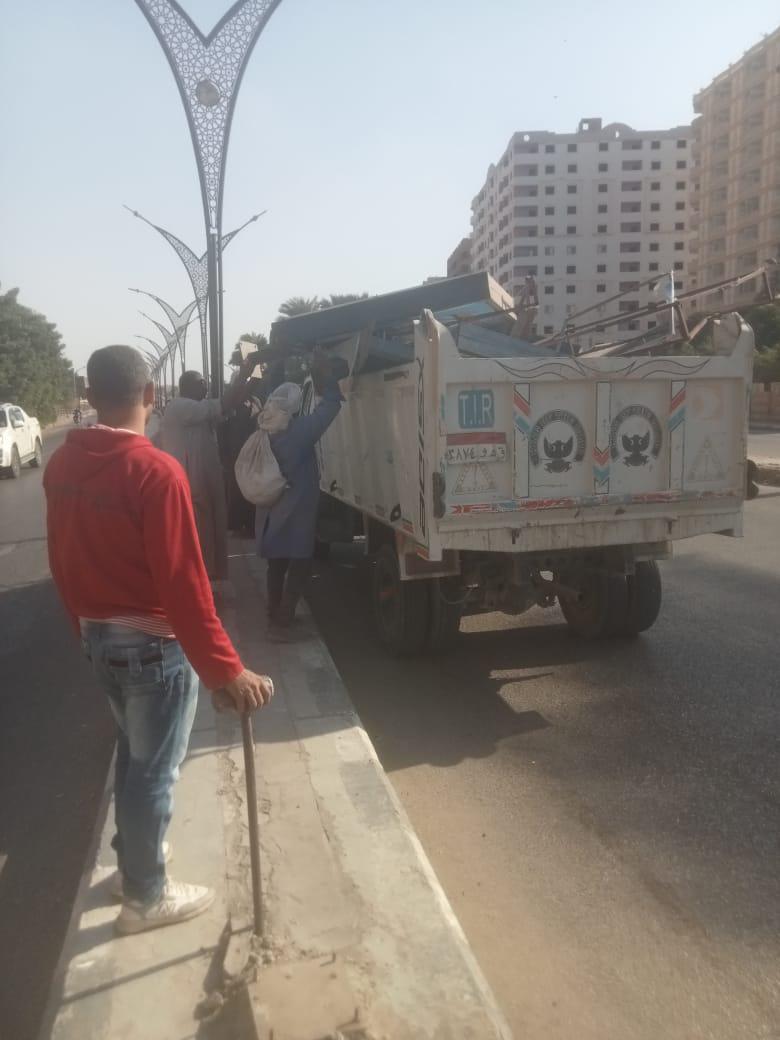 حملات لإزالة الإشغالات وغلق الأنشطة المخالفة بمدن المنيا و15 مايو والعاشر